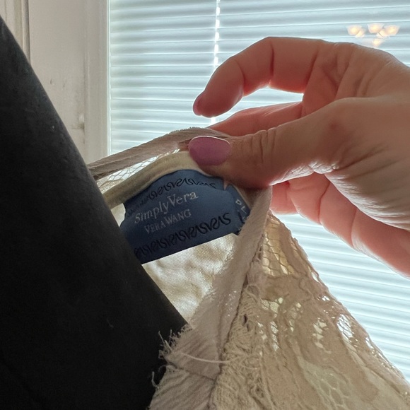 Lacy dress by Vera Wang - Picture 6 of 6